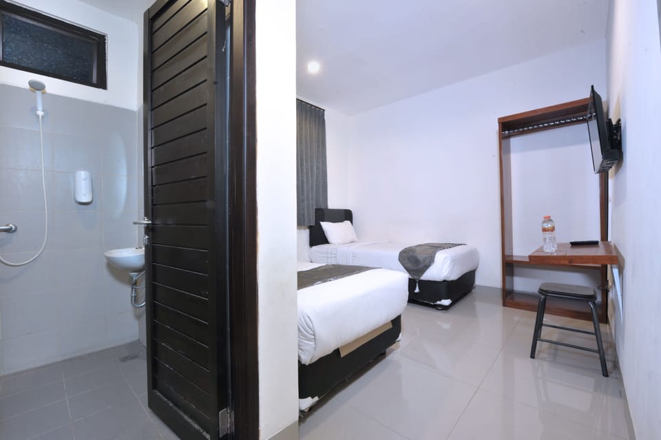 Standard Twin Room, 2 Twin Beds | Desk, free WiFi, bed sheets
