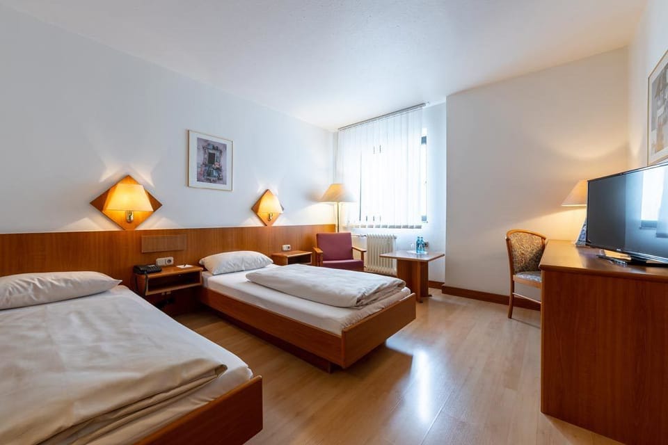 Double Room | Desk, free WiFi, bed sheets