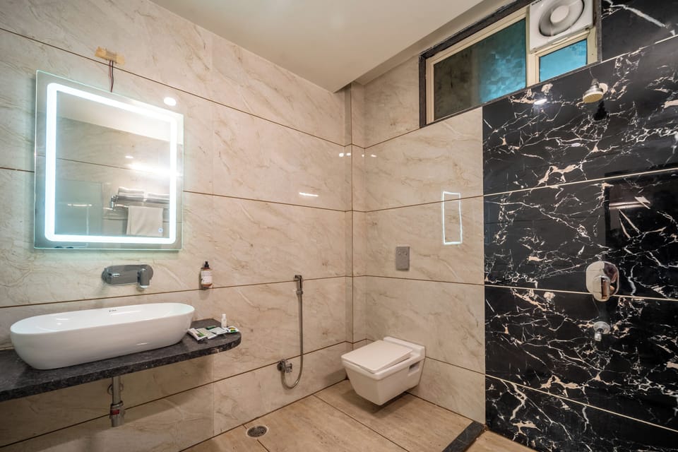 Premium Room | Desk, WiFi (free), bed sheets