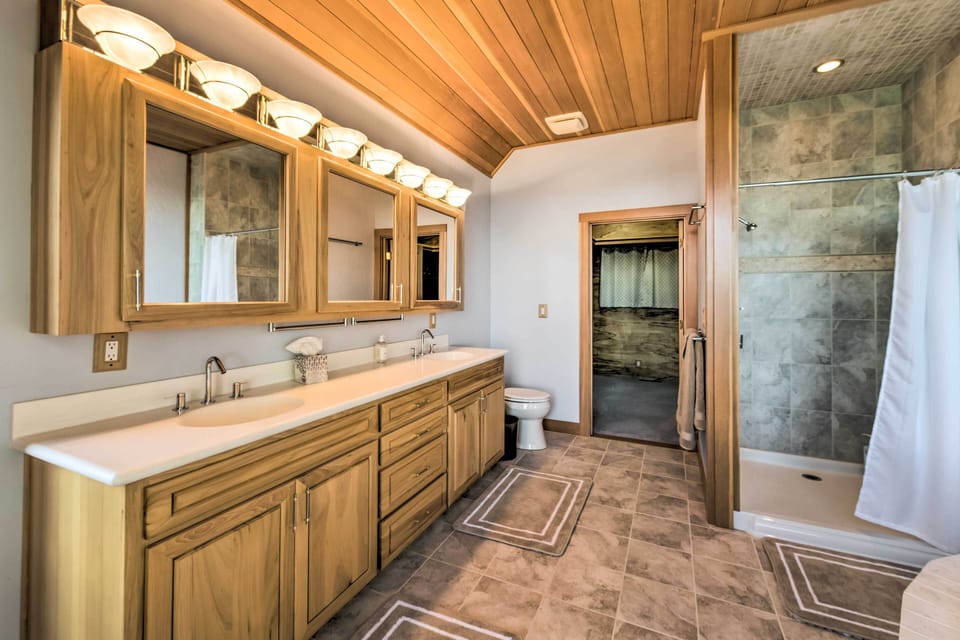 En-Suite Bathroom