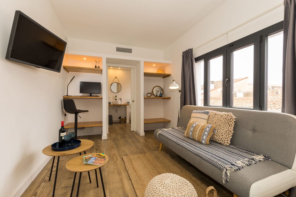 Superior Double Room | In-room safe, WiFi (free), bed sheets