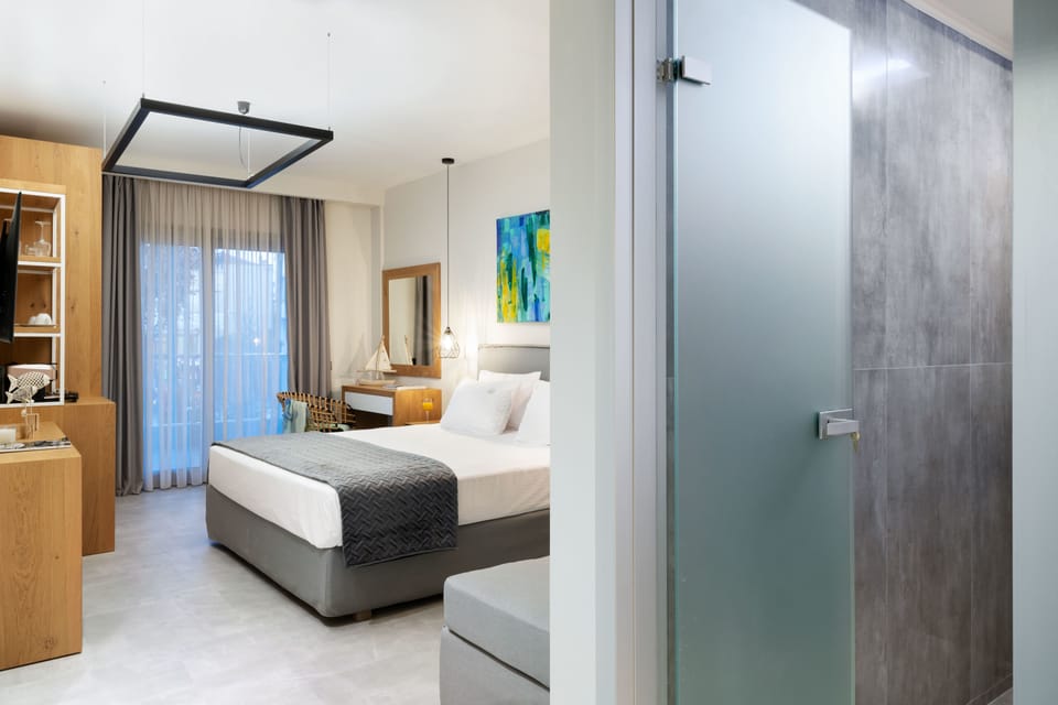 Minibar, soundproofing, iron/ironing board, free WiFi