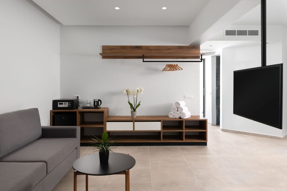 Sea View Suite | Living area | Smart TV