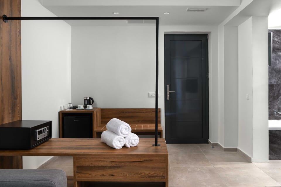 Premium bedding, in-room safe, desk, soundproofing