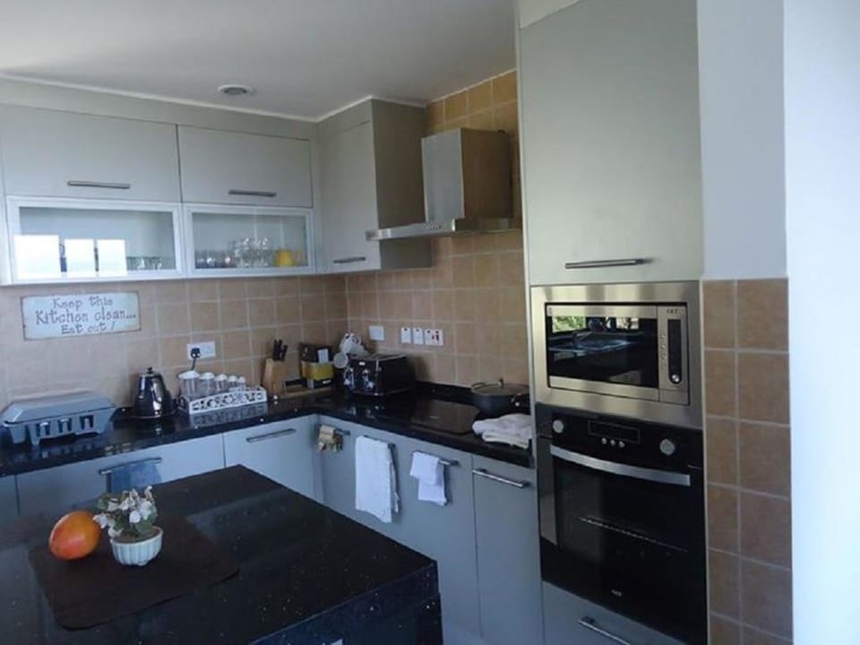 Villa, 3 Bedrooms | Private kitchen | Full-size fridge, microwave, oven, stovetop