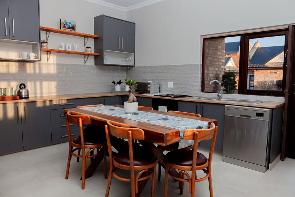 Comfort Apartment | Private kitchen | Coffee/tea maker, electric kettle