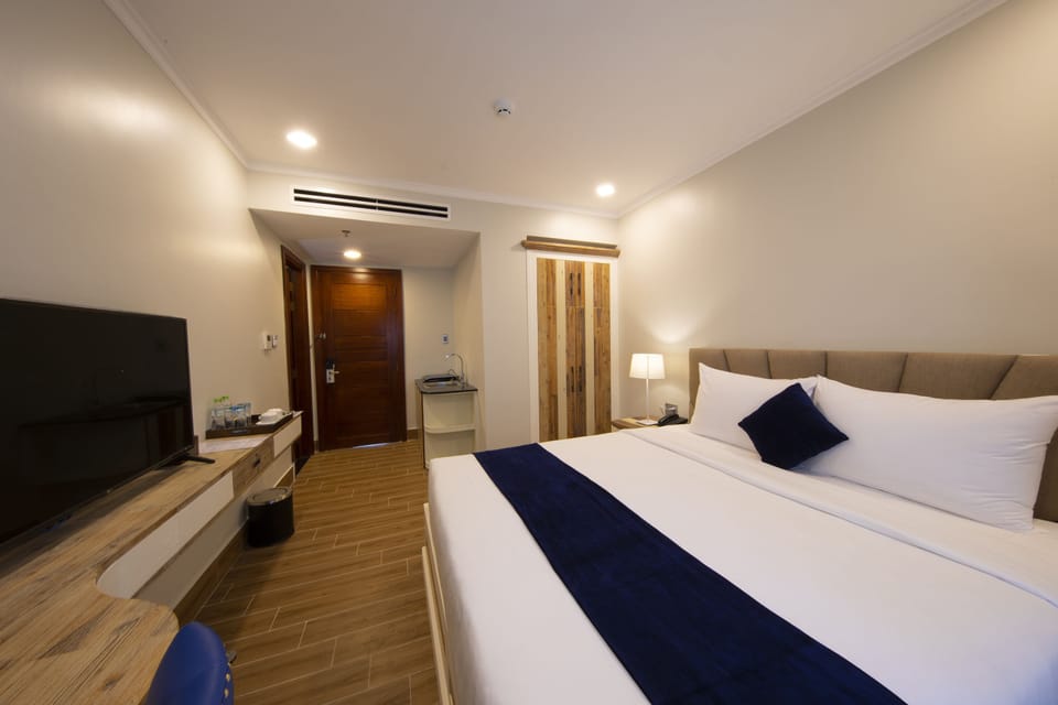 Minibar, in-room safe, desk, blackout drapes