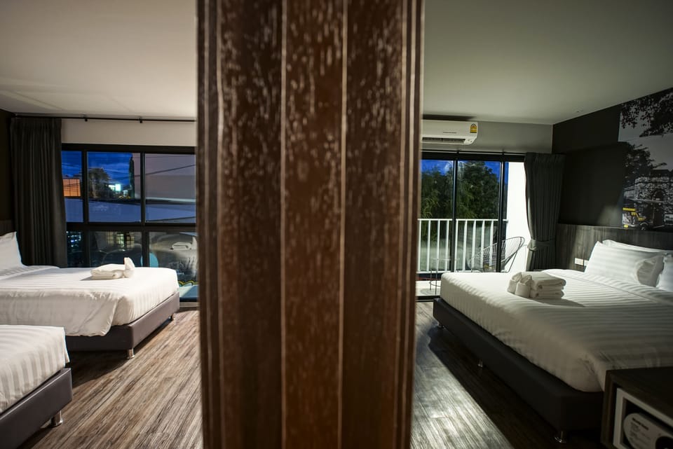 Connecting Mai with Balcony  | In-room safe, desk, laptop workspace, blackout drapes