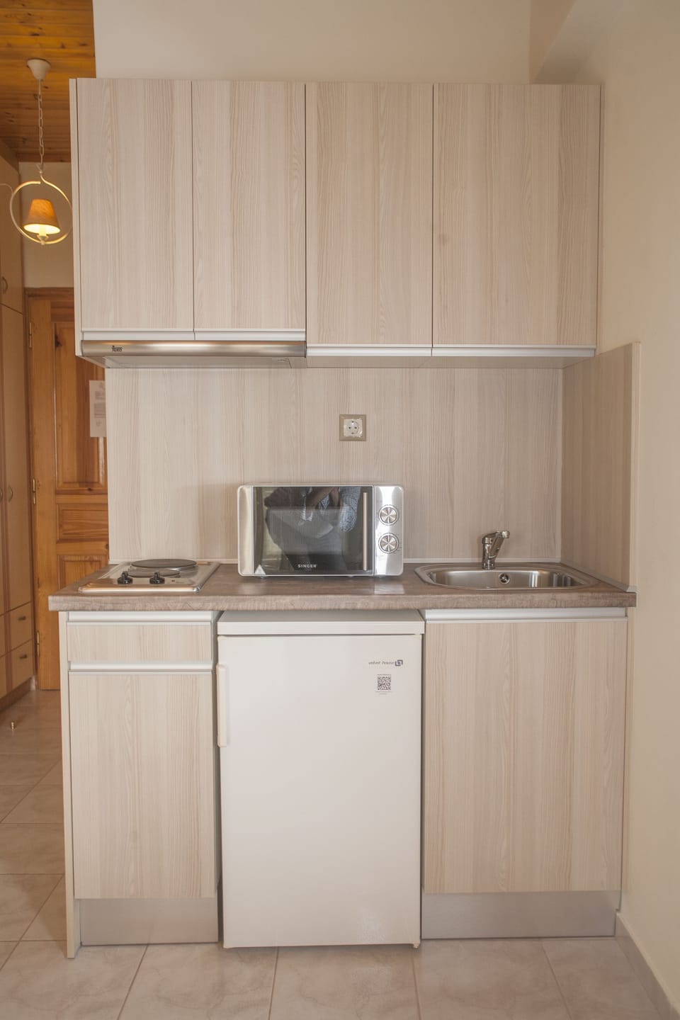 Deluxe Studio, Sea View | Private kitchen | Fridge, stovetop, cookware/dishes/utensils