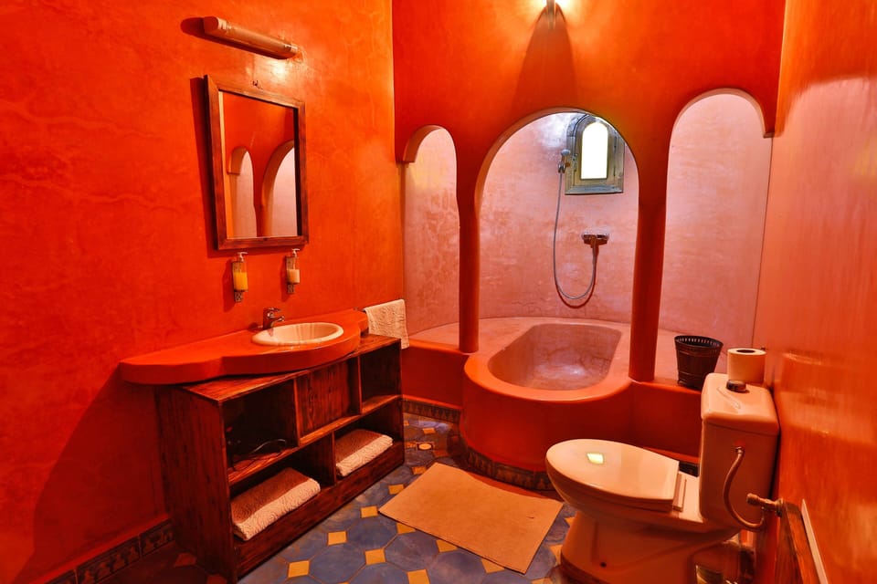 Deluxe Double Room, 1 Bedroom, Garden View | Bathroom | Free toiletries, hair dryer, bidet, towels