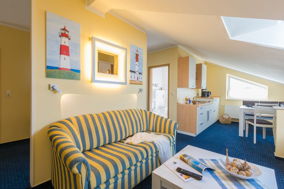 Apartment, 1 Bedroom | Living room | 32-inch flat-screen TV with cable channels, TV