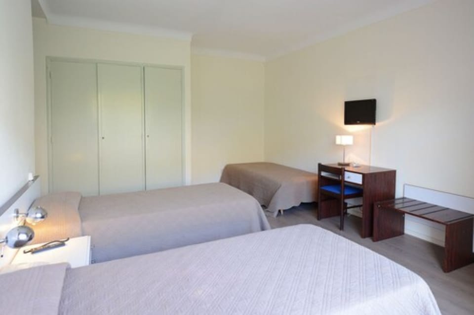 Triple Room, Mountainside | In-room safe, desk, free WiFi, bed sheets