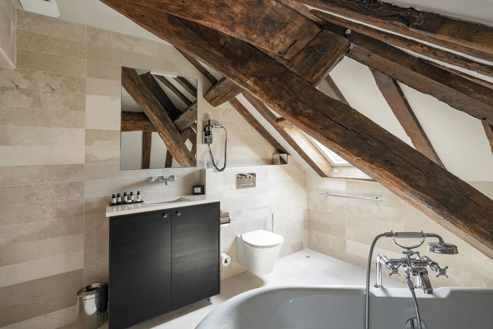 Signature Suite, Multiple Beds | Bathroom | Free toiletries, hair dryer, towels
