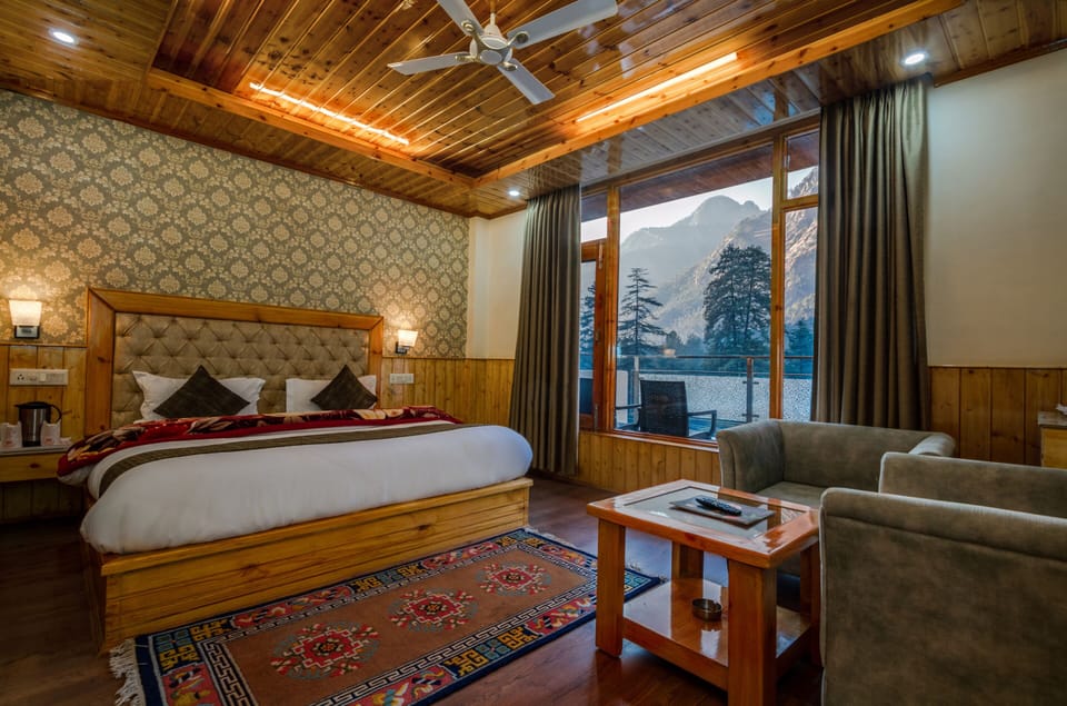 Premium Room | Desk, soundproofing, free WiFi