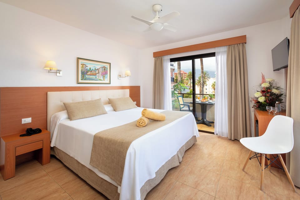 Double Room | Desk, blackout drapes, free WiFi, bed sheets