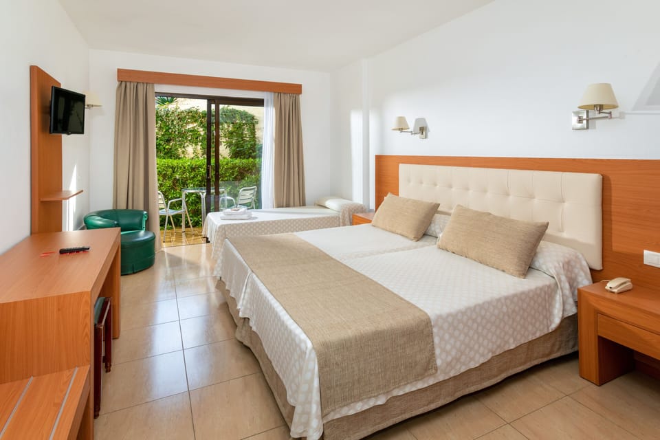 Family Triple Room | Desk, blackout drapes, free WiFi, bed sheets