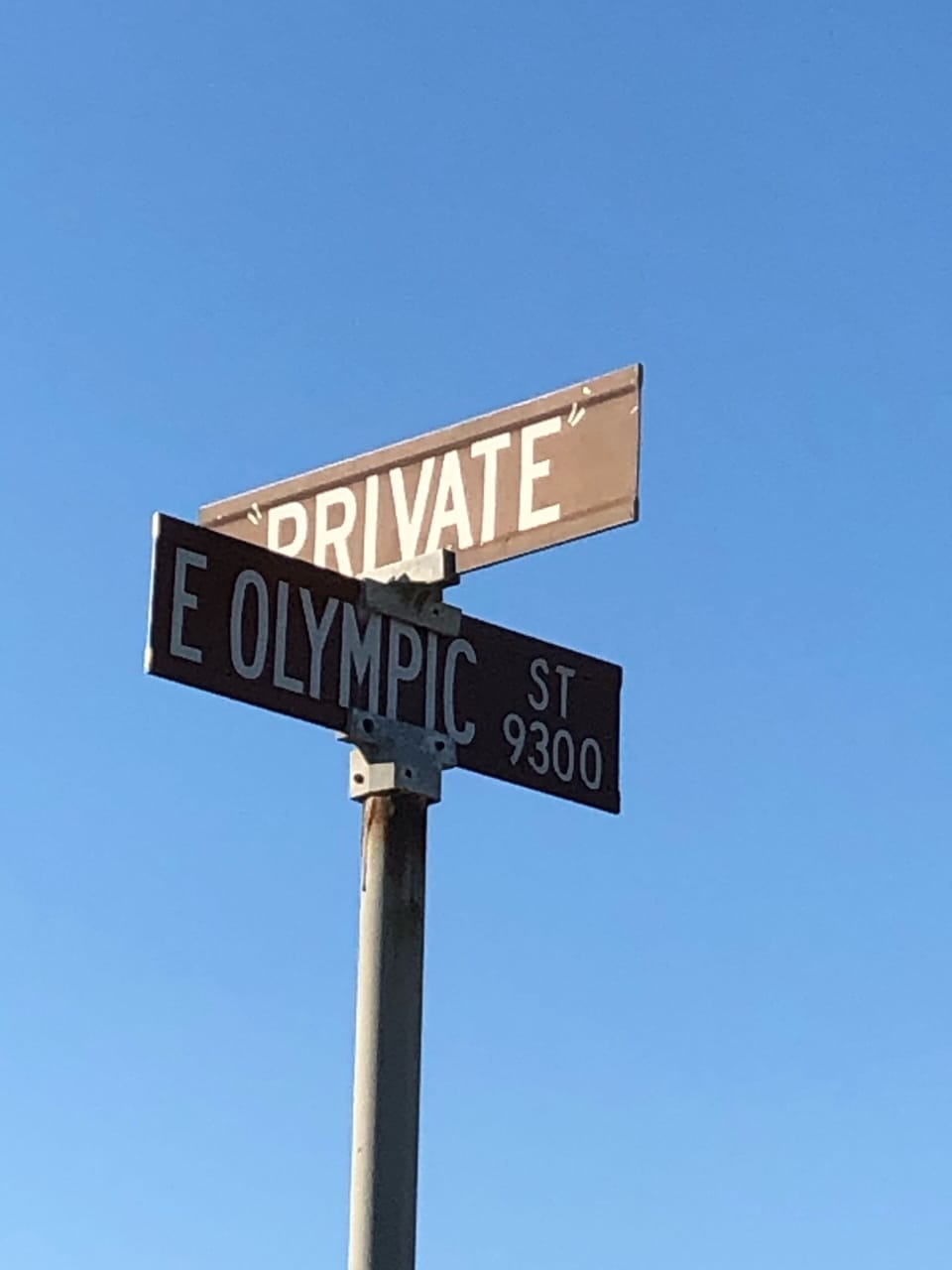 Private Street- No Thru Traffic 