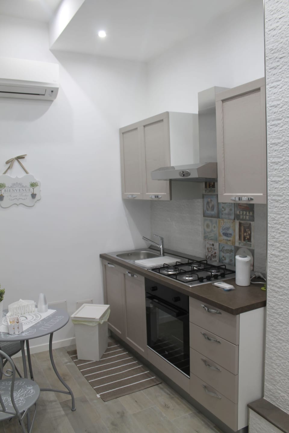 Deluxe Room, Balcony, City View (Smile) | Private kitchenette | Fridge, stovetop, coffee/tea maker, electric kettle
