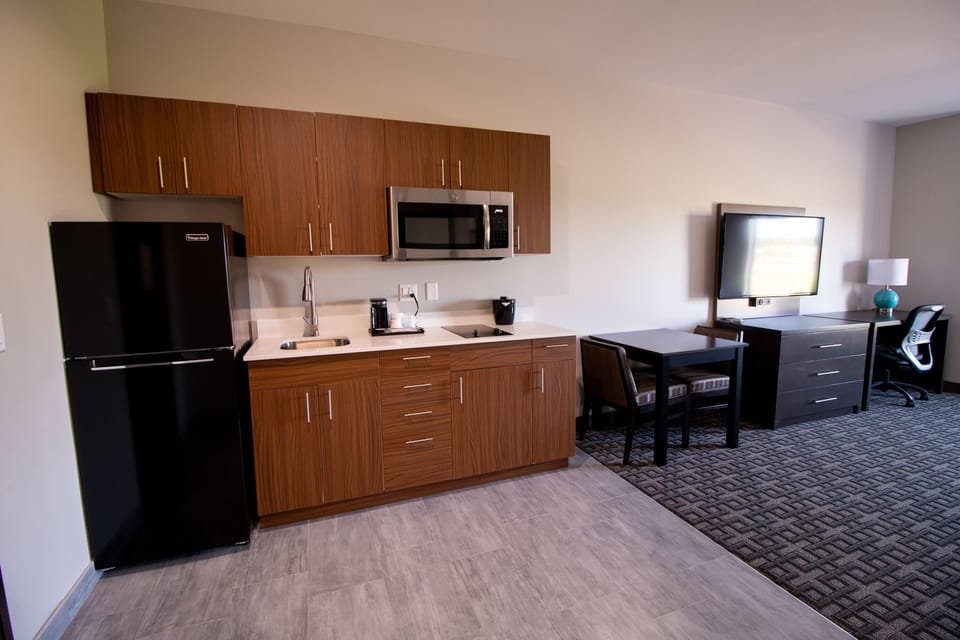Desk, soundproofing, iron/ironing board, free WiFi