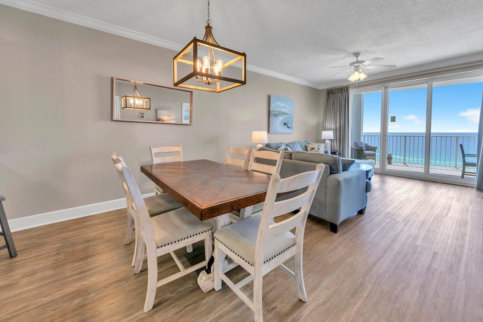 Dining to kitchen