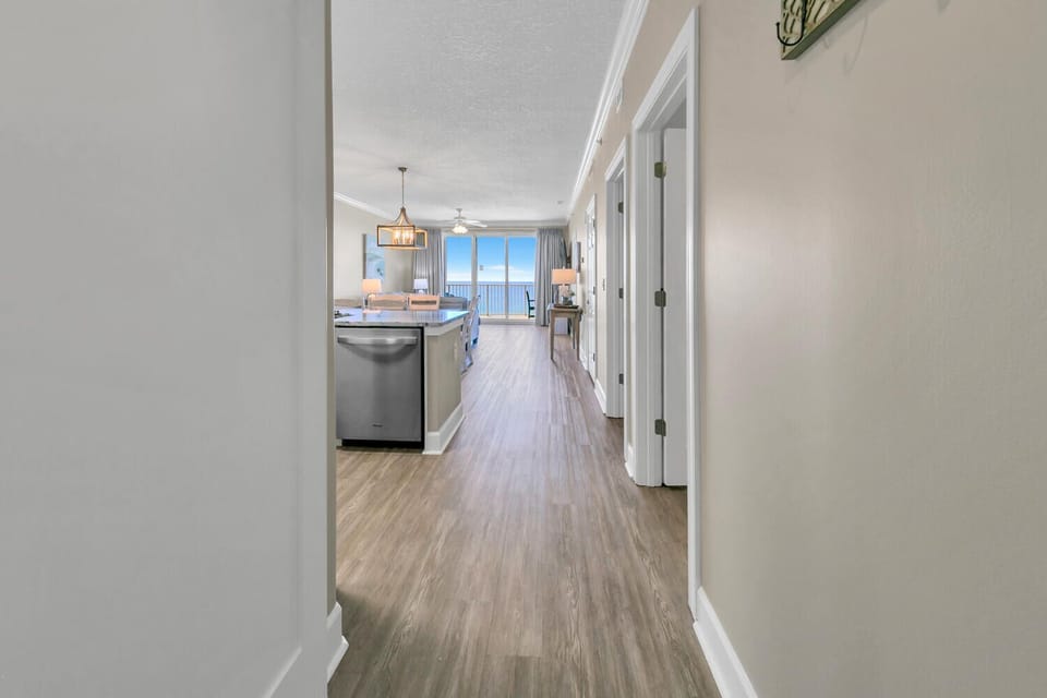 Welcome in to Twin Palms 1401