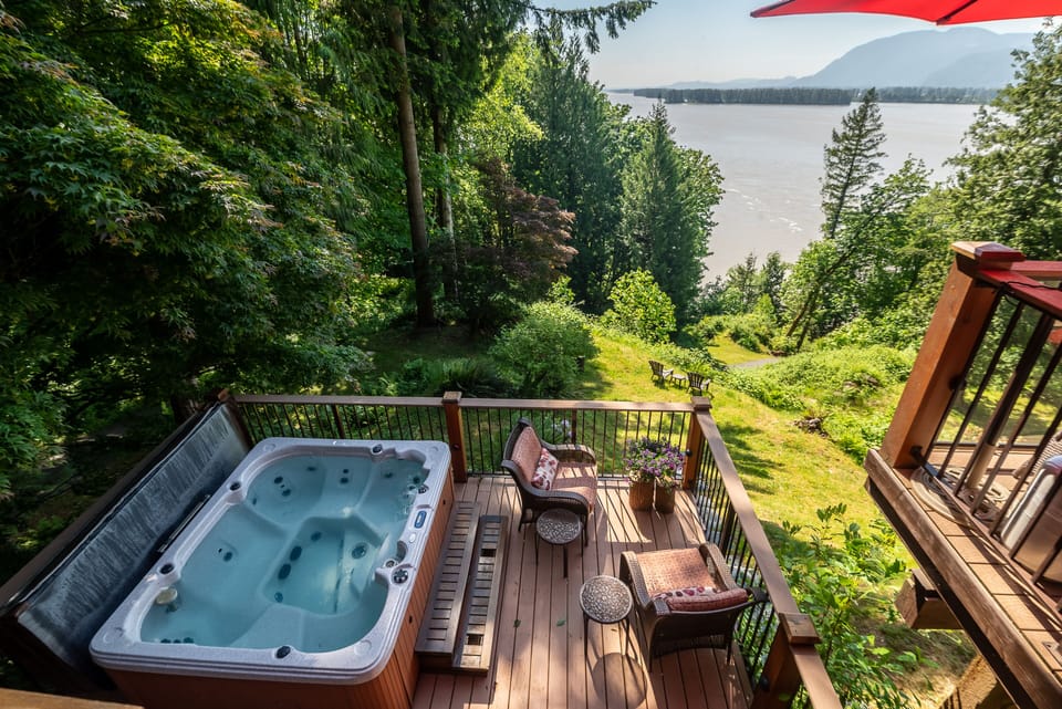 The Fraser River's Edge B&B Lodge Bed and Breakfast in Chilliwack