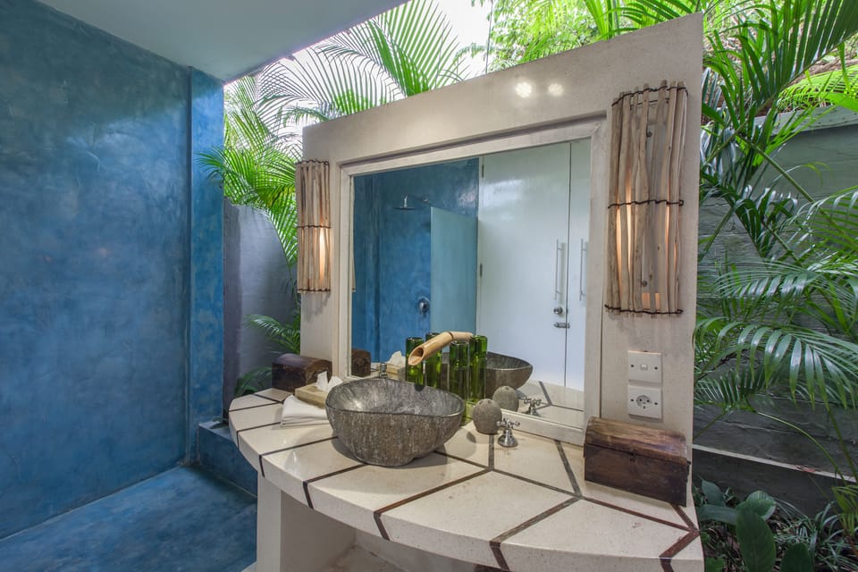 Comfort Double or Twin Room | Bathroom sink