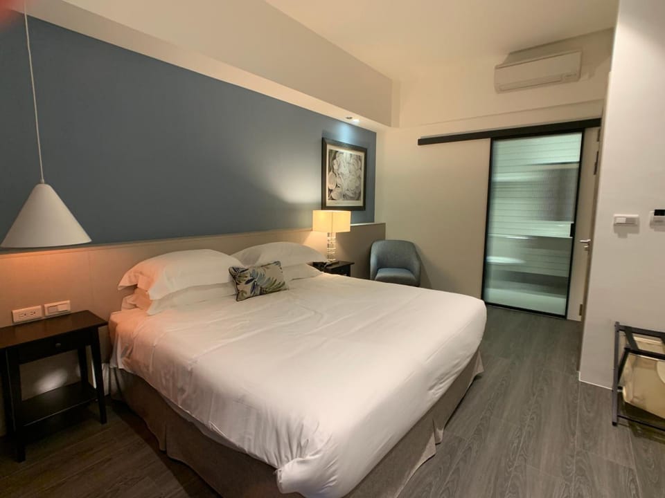 1 bedroom, free minibar, in-room safe, blackout drapes