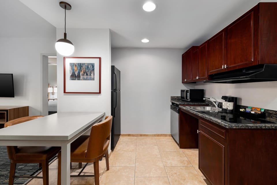 Fridge, microwave, stovetop, dishwasher