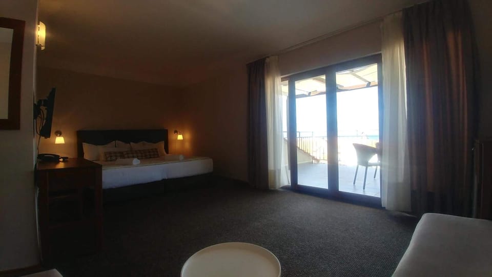 Minibar, desk, free WiFi, bed sheets