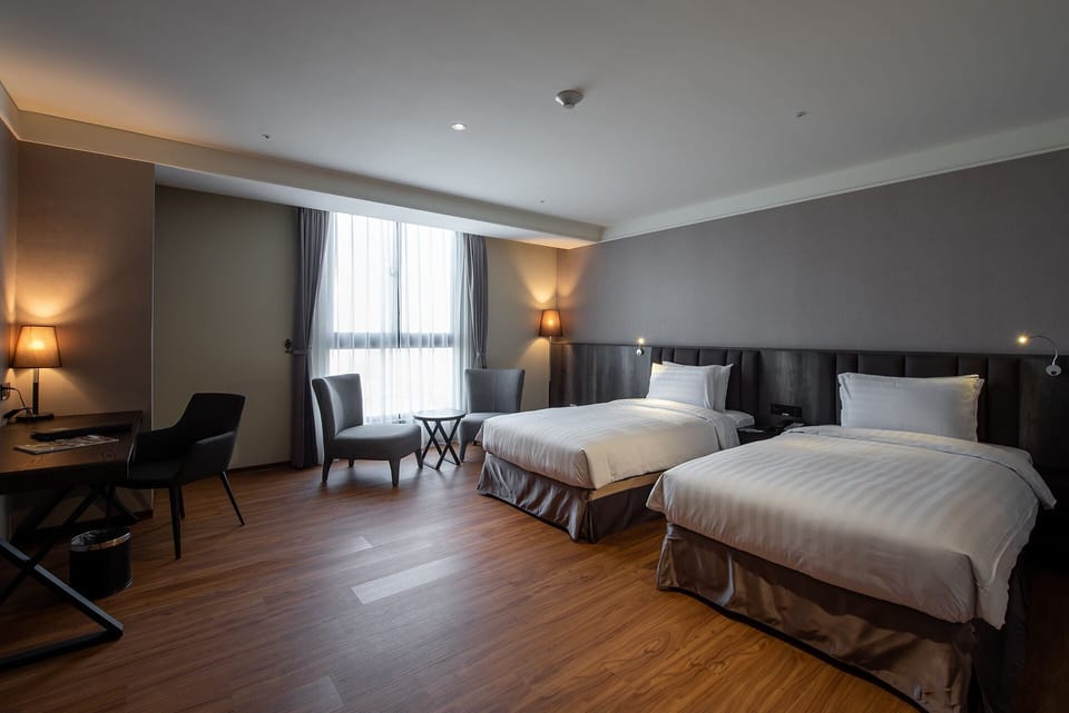 Business Twin Room | Premium bedding, down comforters, in-room safe, individually furnished