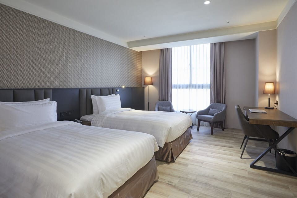Elite Twin Room | Premium bedding, down comforters, in-room safe, individually furnished