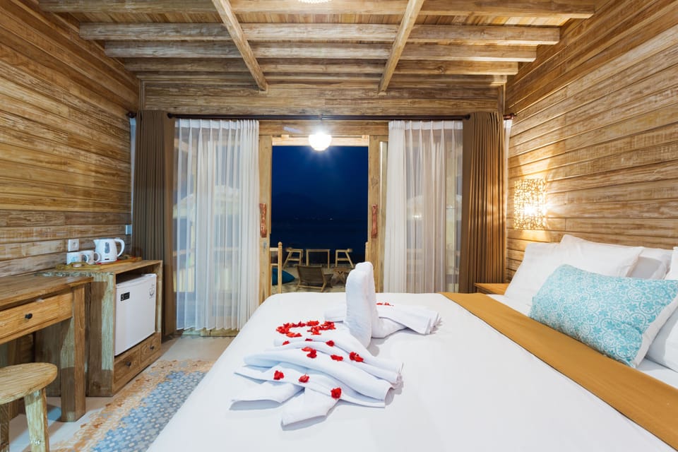Terrace Room Sea View | Minibar, in-room safe, desk, blackout drapes