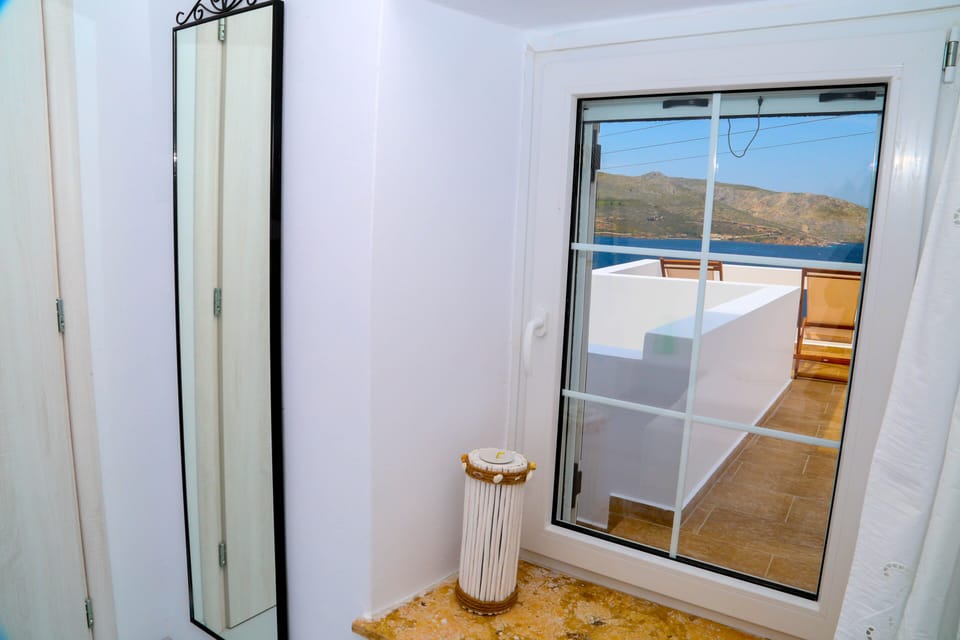 Bedroom with Sea view