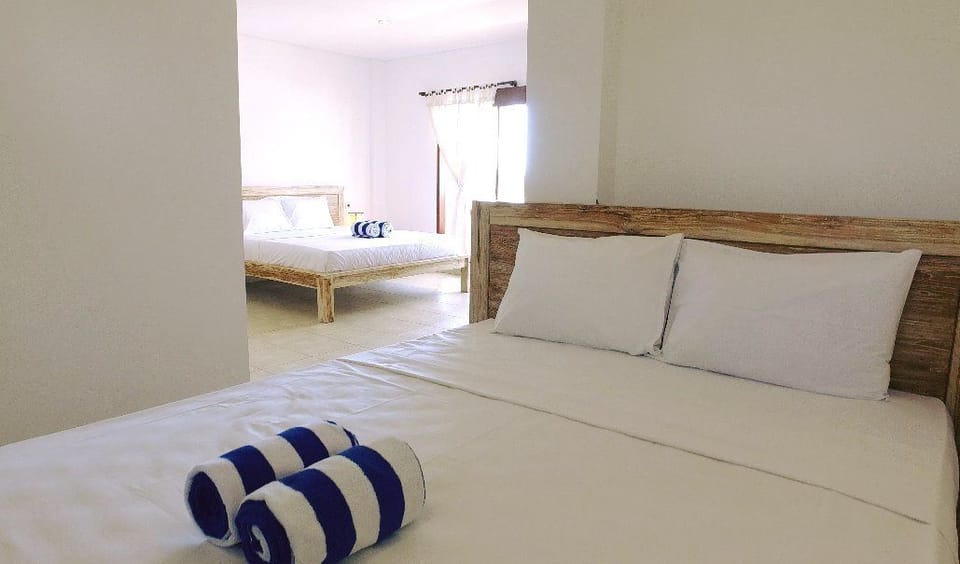 Family Room | Minibar, in-room safe, desk, free WiFi