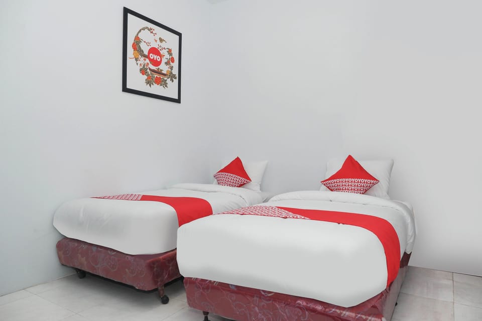 Standard Twin Room | Desk, free WiFi, bed sheets