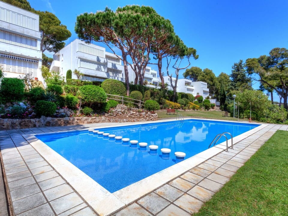 Swimming Pool, Property, Real Estate, Leisure, House, Grass, Building, Villa, Vacation, Apartment