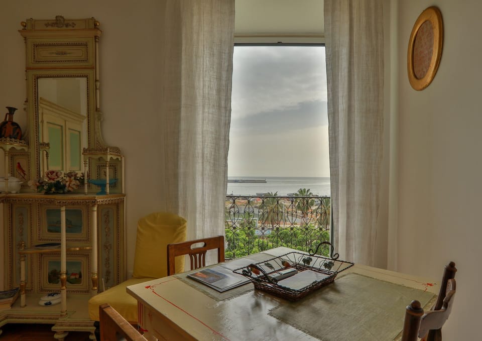 Apartment, 1 Bedroom, Sea View | Living area