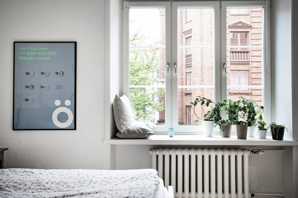 City Room | Desk, laptop workspace, iron/ironing board (on request), WiFi (free)