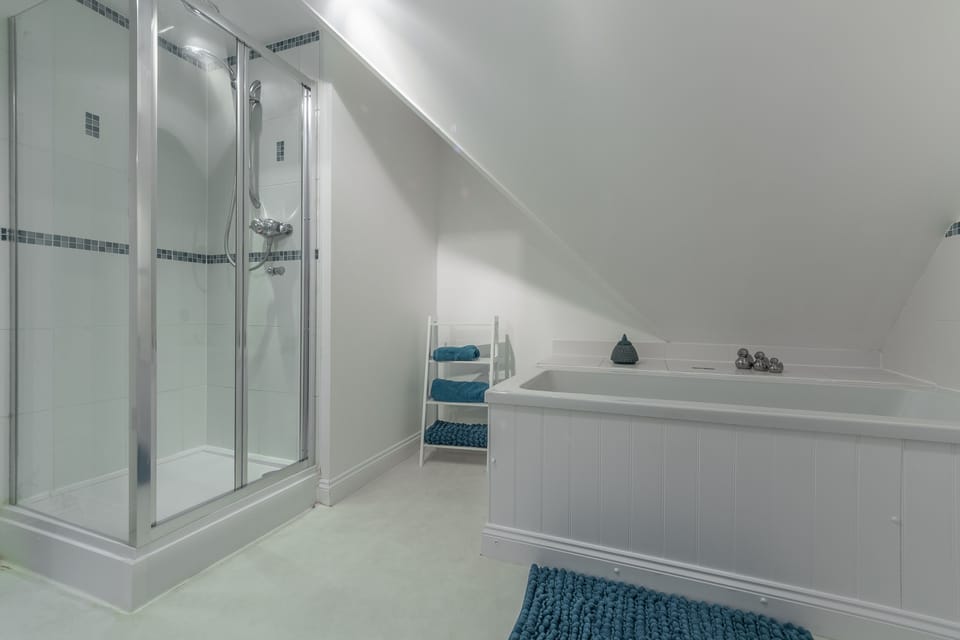 Second floor: Luxury family bathroom