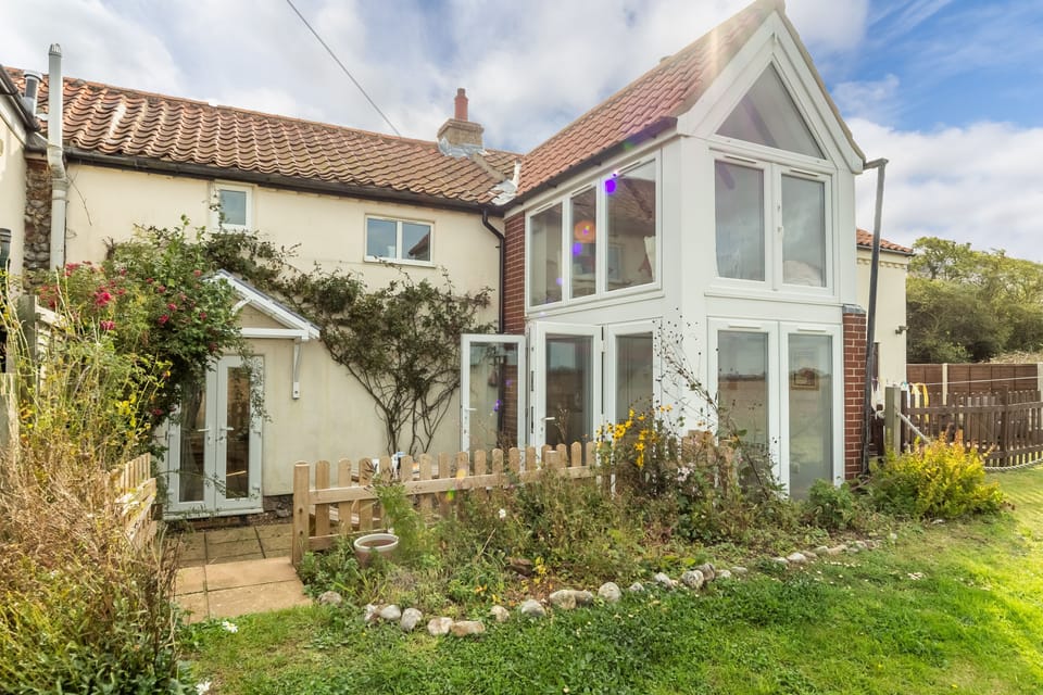 First & Last, Trimingham: A very pretty mid terrace cottage
