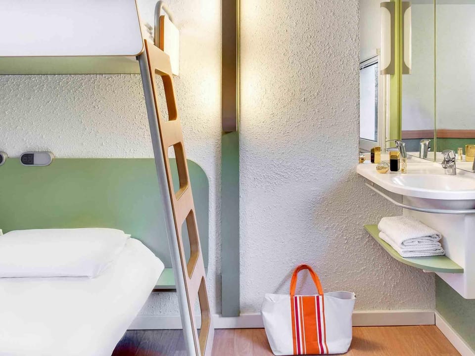 Triple Room, Multiple Beds | Desk, blackout drapes, free cribs/infant beds, free WiFi