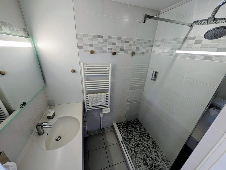 Double Room, 1 Queen Bed, Non Smoking | Premium bedding, individually decorated, individually furnished, desk