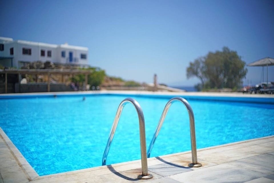 Swimming pool: 1 minute walk from the house