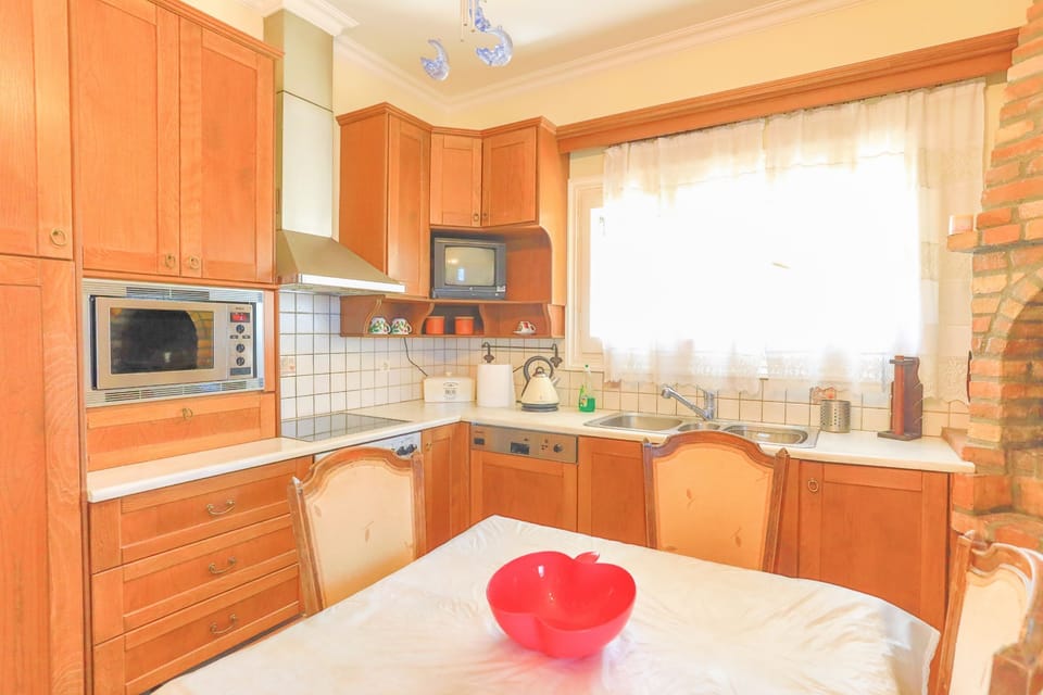 Fully furnished kitchen