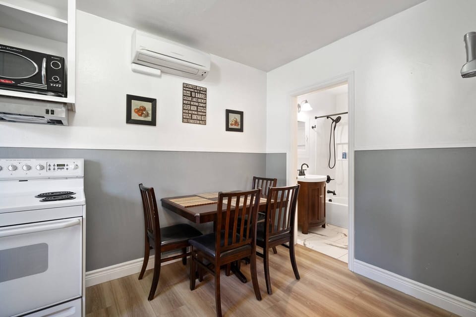 "Walkable to everything and a beautiful view out of the front door. It was clean and comfortable and we would definitely stay here again!" - Michelle