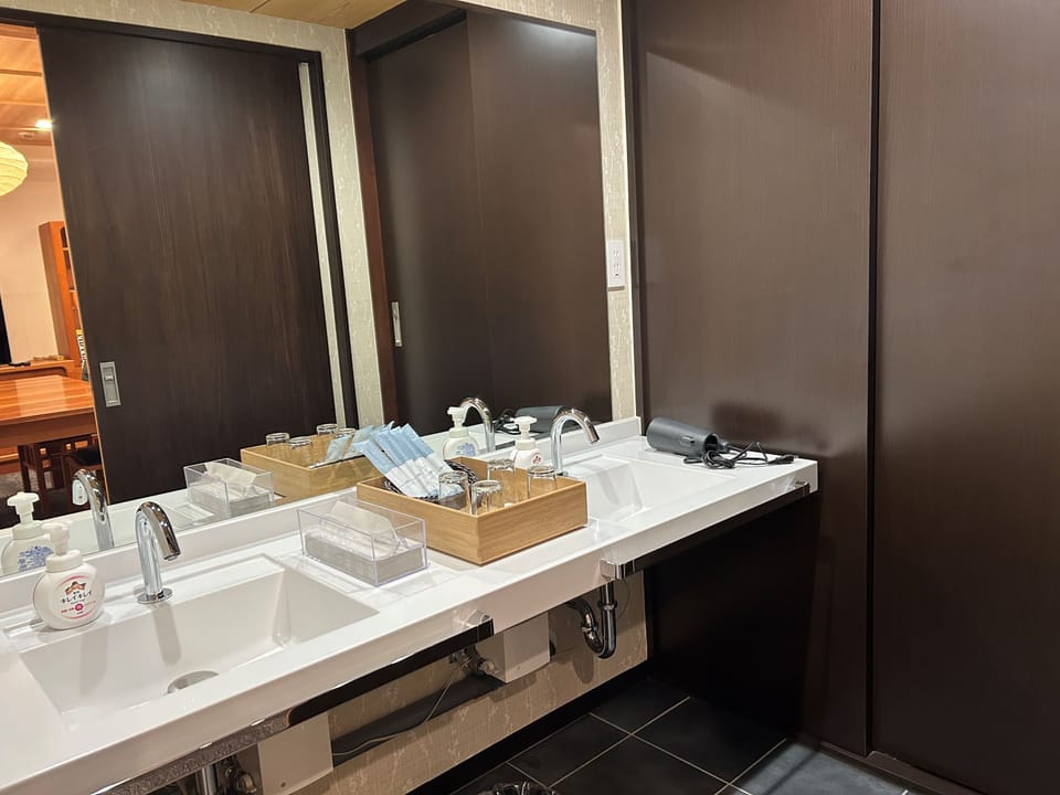 Deluxe Room | Down comforters, free WiFi