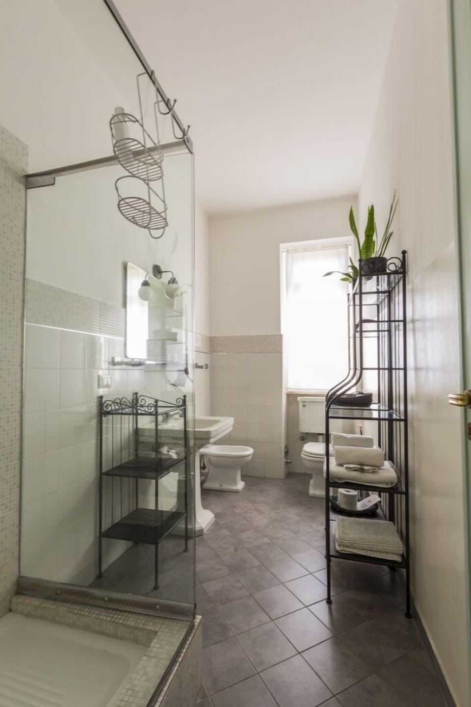 Junior Suite (Giacometta) | Bathroom | Hair dryer, bidet, towels, soap