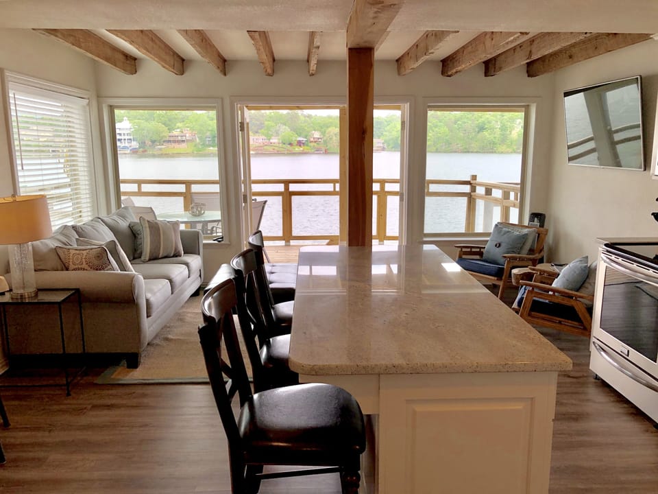 Beautiful open kitchen overlooking Lake Hamilton