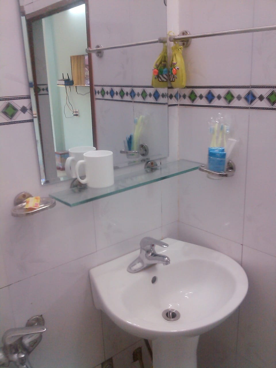 Panoramic Triple Room | Bathroom | Shower, hydromassage showerhead, free toiletries, hair dryer